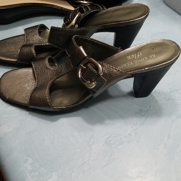 Sandels - Picture 2 of 2